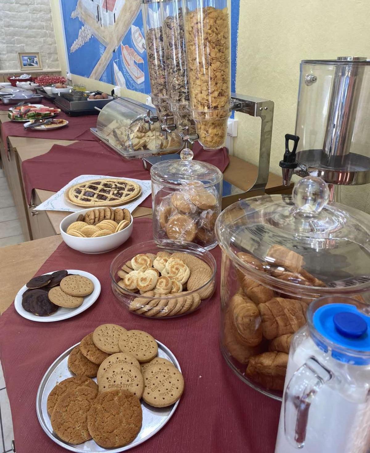 Corfu Hotel Apartments Benitses  Bagian luar foto