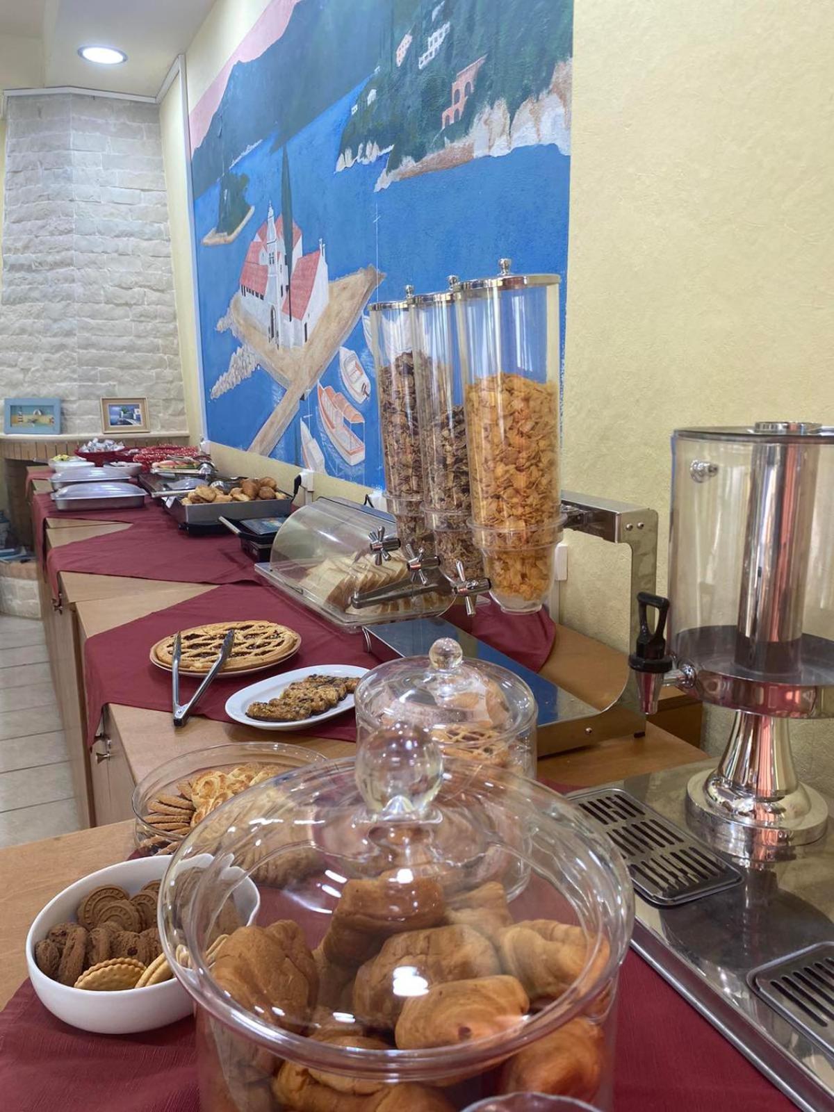 Corfu Hotel Apartments Benitses  Bagian luar foto