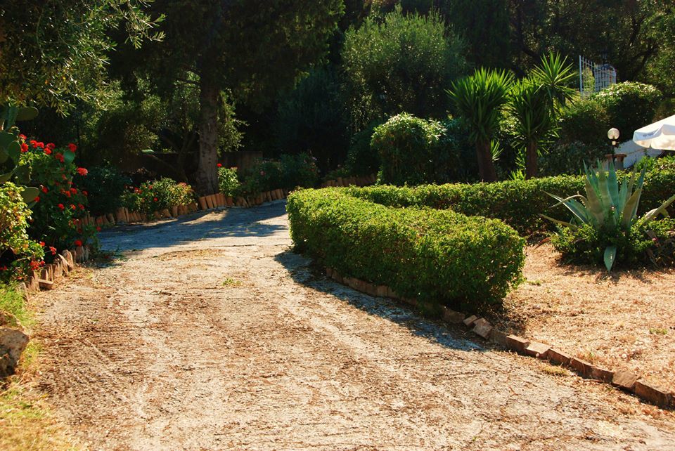 Corfu Hotel Apartments Benitses  Bagian luar foto