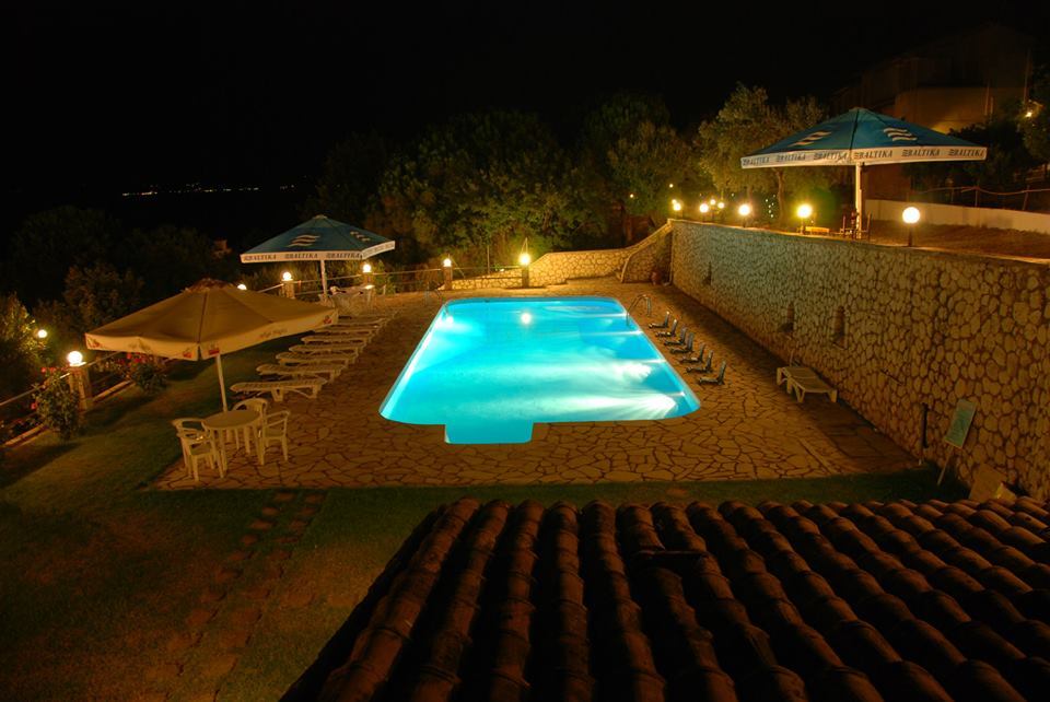 Corfu Hotel Apartments Benitses  Bagian luar foto