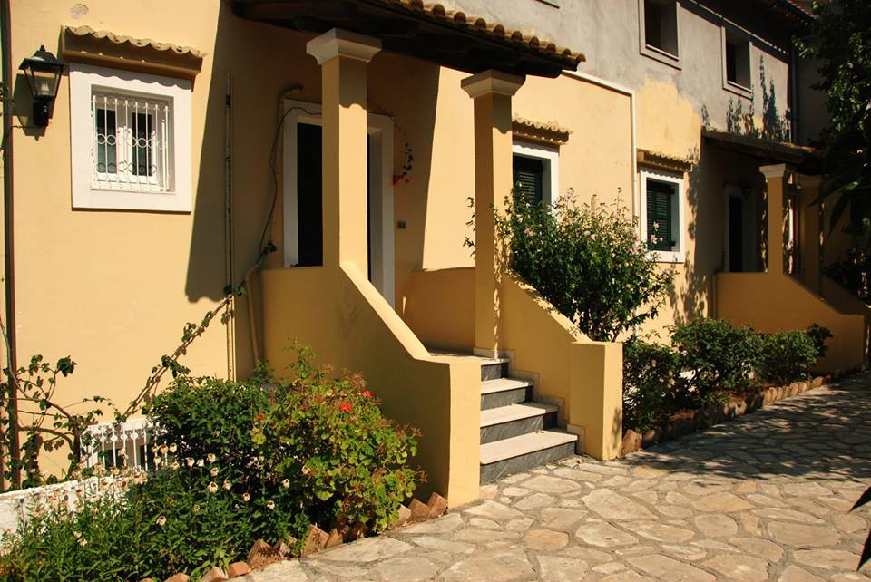 Corfu Hotel Apartments Benitses  Bagian luar foto