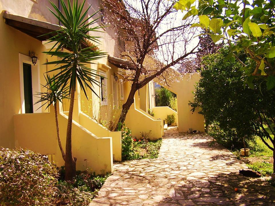 Corfu Hotel Apartments Benitses  Bagian luar foto
